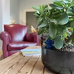 La Maison Des Rues Pavees Avec Jardin By La Boite En *