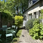 La Maison Des Rues Pavees Avec Jardin By La Boite En Senlis (Oise)