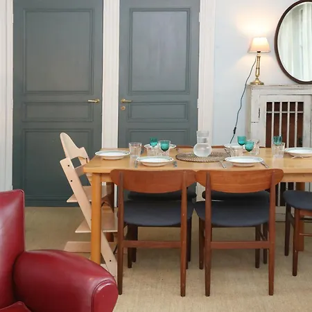 La Maison Des Rues Pavées Avec Jardin By La Boîte En Сasa de vacaciones