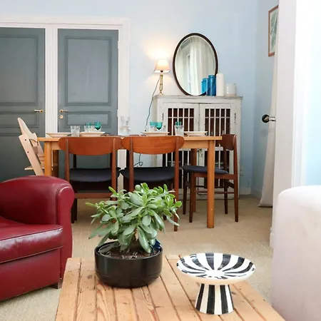 Сasa de vacaciones La Maison Des Rues Pavées Avec Jardin By La Boîte En *