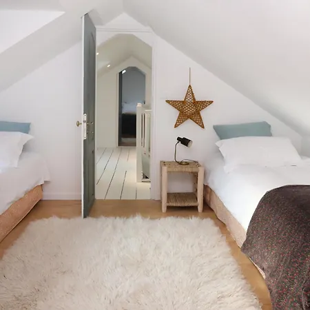 Сasa de vacaciones La Maison Des Rues Pavées Avec Jardin By La Boîte En *