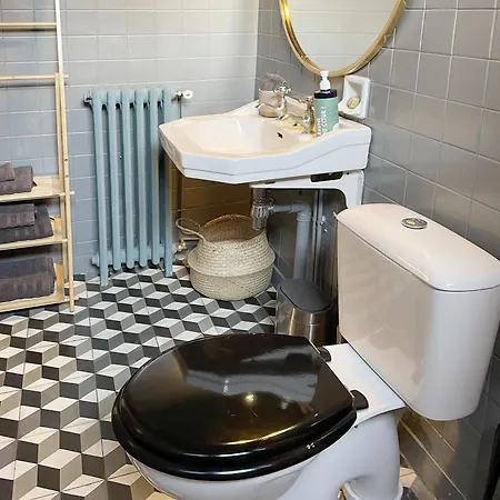 La Maison Des Rues Pavées Avec Jardin By La Boîte En Сasa de vacaciones
