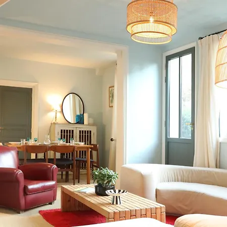 La Maison Des Rues Pavées Avec Jardin By La Boîte En *