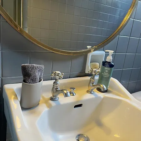 La Maison Des Rues Pavées Avec Jardin By La Boîte En Appartamento *