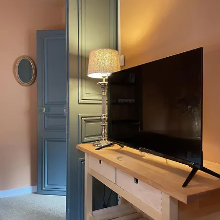 La Maison Des Rues Pavées Avec Jardin By La Boîte En