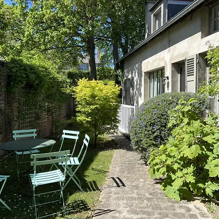 La Maison Des Rues Pavees Avec Jardin By La Boite En Senlis (Oise)